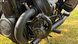 Moto Guzzi V7 Stone (2021 - 24)  (7)