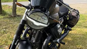Moto Guzzi V7 Stone (2021 - 24)  (8)