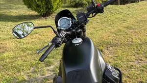 Moto Guzzi V7 Stone (2021 - 24)  (9)