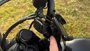 Moto Guzzi V7 Stone (2021 - 24)  (12)