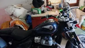Royal Enfield Super Meteor 650 (2023 - 26)  (6)