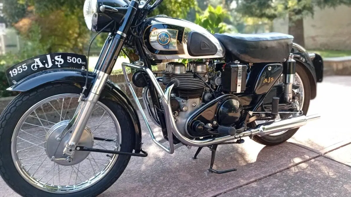 Ajs   (2)