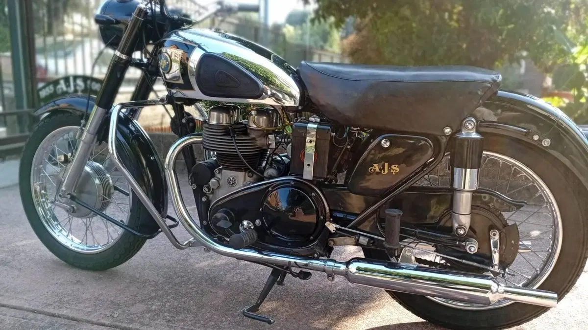 Ajs   (10)