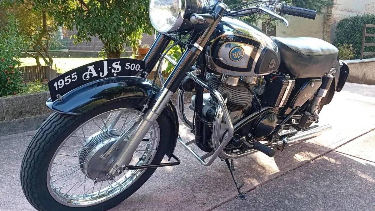 Ajs   (14)