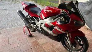 Yamaha YZF R1 (2000 - 01)  (4)