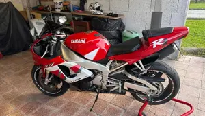 Yamaha YZF R1 (2000 - 01)  (6)