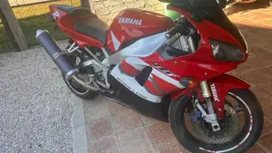 Yamaha YZF R1 (2000 - 01)  (8)