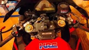 Honda CBR 1000 RR Fireblade (2006 - 07)  (3)