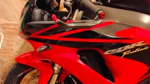 Honda CBR 1000 RR Fireblade (2006 - 07)  (4)