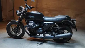 Moto Guzzi V7 III Stone (2017 - 20)  (2)