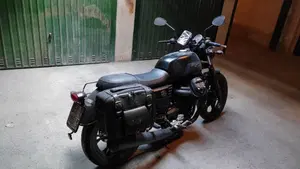 Moto Guzzi V7 III Stone (2017 - 20)  (4)