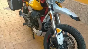 Moto Guzzi V85 TT Evocative Graphics (2019 - 20)  (2)