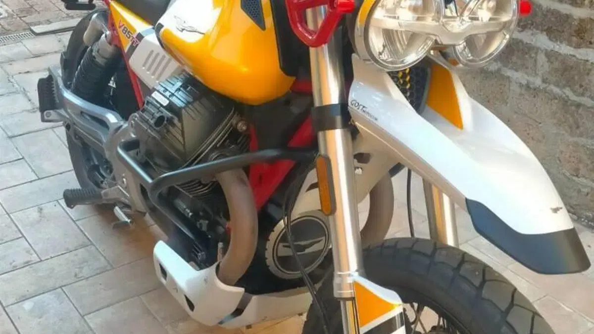 Moto Guzzi V85 TT Evocative Graphics (2019 - 20)  (6)