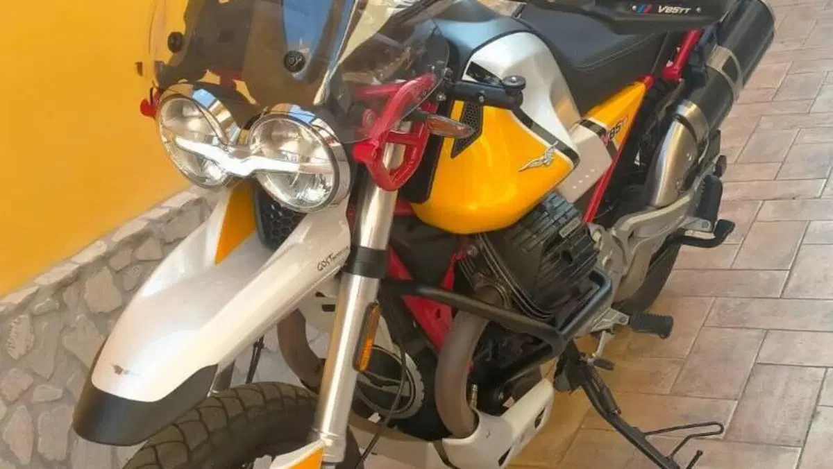 Moto Guzzi V85 TT Evocative Graphics (2019 - 20)  (7)