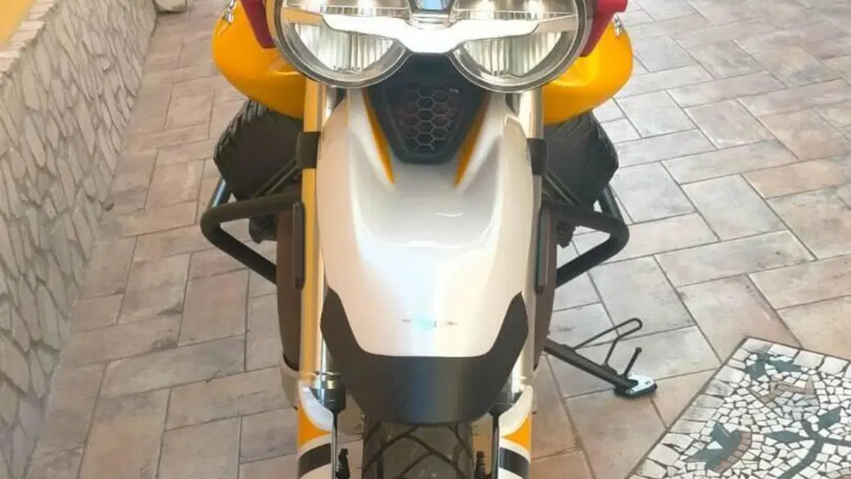 Moto Guzzi V85 TT Evocative Graphics (2019 - 20)  (8)