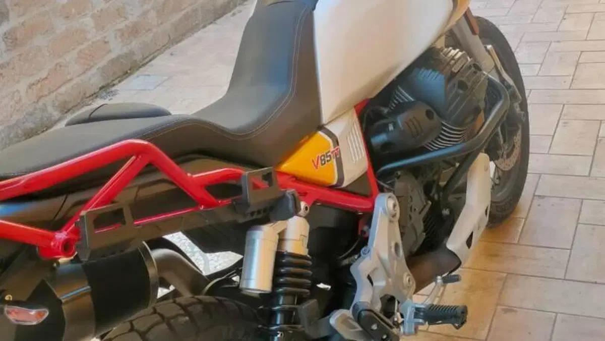 Moto Guzzi V85 TT Evocative Graphics (2019 - 20)  (9)