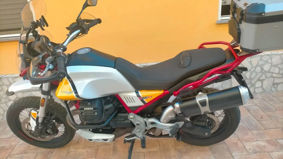 Moto Guzzi V85 TT Evocative Graphics (2019 - 20)  (11)