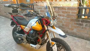 Moto Guzzi V85 TT Evocative Graphics (2019 - 20)  (12)