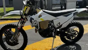 Husqvarna FE 250 (2022)  (2)