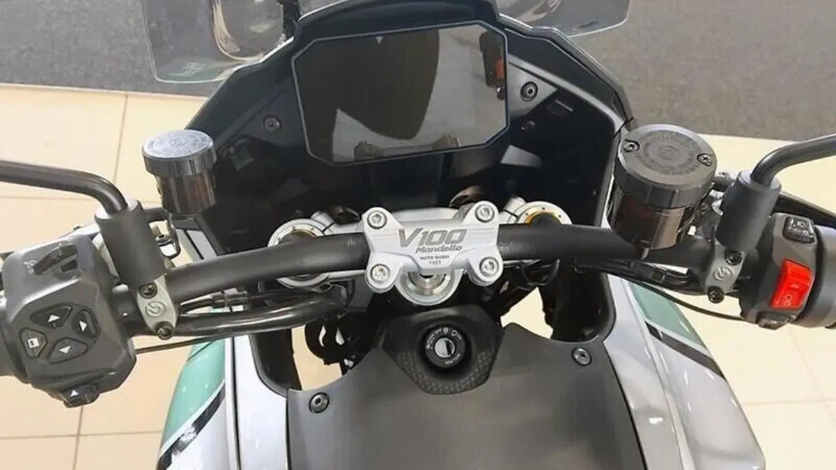 Moto Guzzi V100 Mandello S (2022 - 24)  (5)