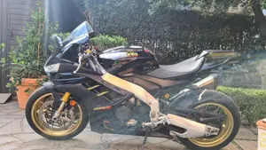 Aprilia RSV4 1100 Factory (2021 - 24)  (2)
