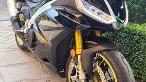 Aprilia RSV4 1100 Factory (2021 - 24)  (4)