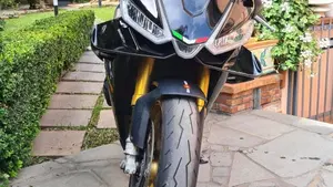 Aprilia RSV4 1100 Factory (2021 - 24)  (6)