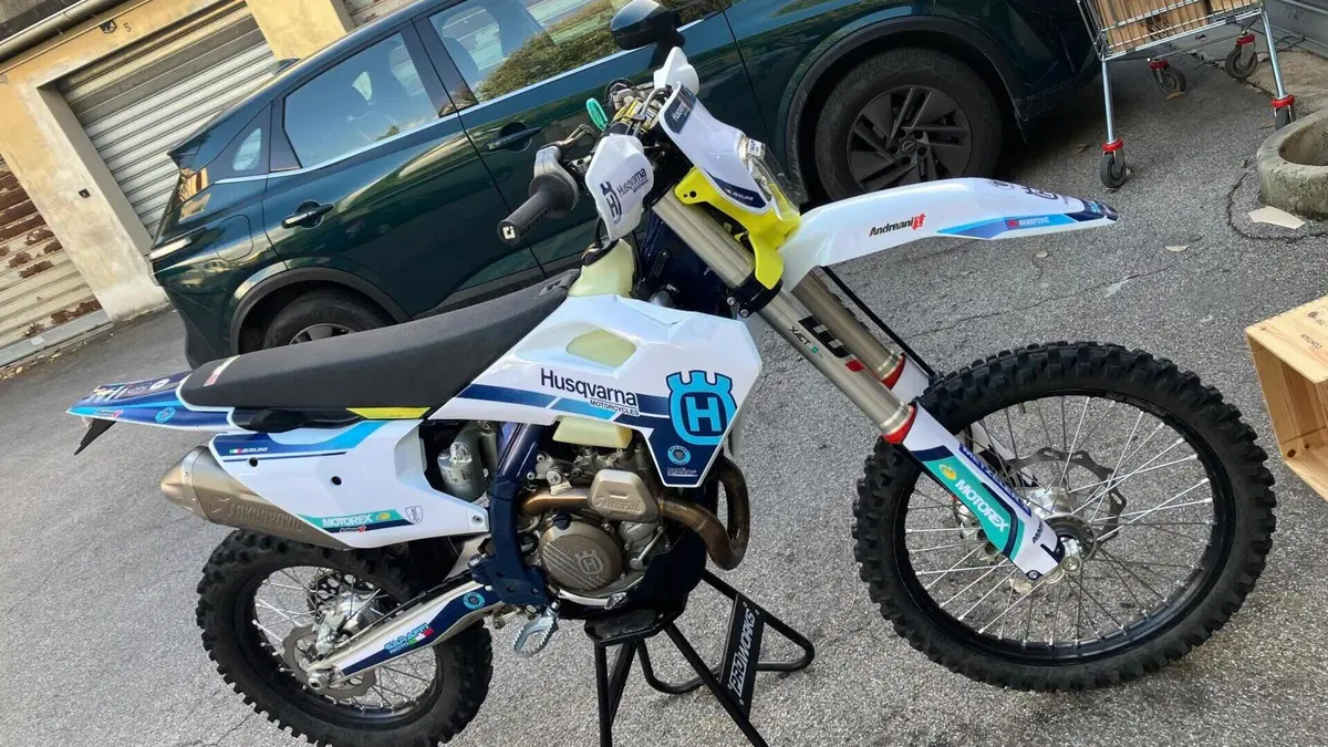 Husqvarna FE 450 (2025)  (2)