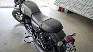 Moto Guzzi V7 III Racer (2017 - 20)  (7)