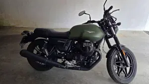 Moto Guzzi V7 III Racer (2017 - 20)  (11)