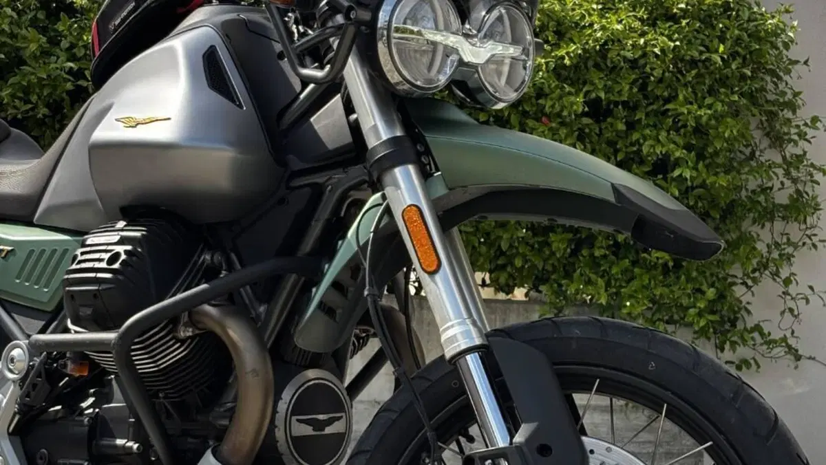 Moto Guzzi V85 TT Centenario (2021 - 22) 