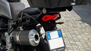 Moto Guzzi V85 TT Centenario (2021 - 22)  (3)
