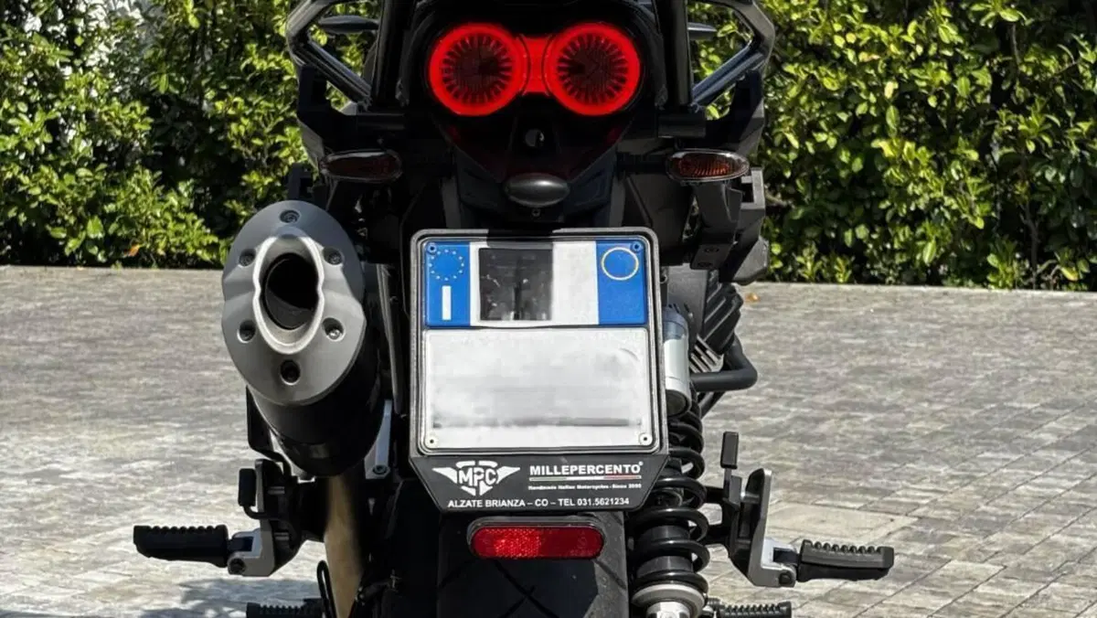 Moto Guzzi V85 TT Centenario (2021 - 22)  (4)