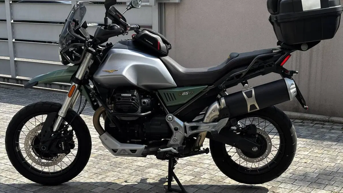 Moto Guzzi V85 TT Centenario (2021 - 22)  (7)