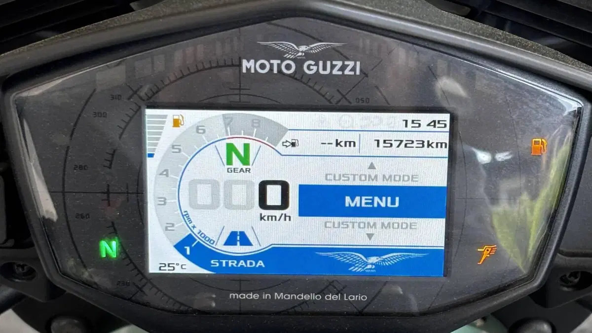 Moto Guzzi V85 TT Centenario (2021 - 22)  (8)
