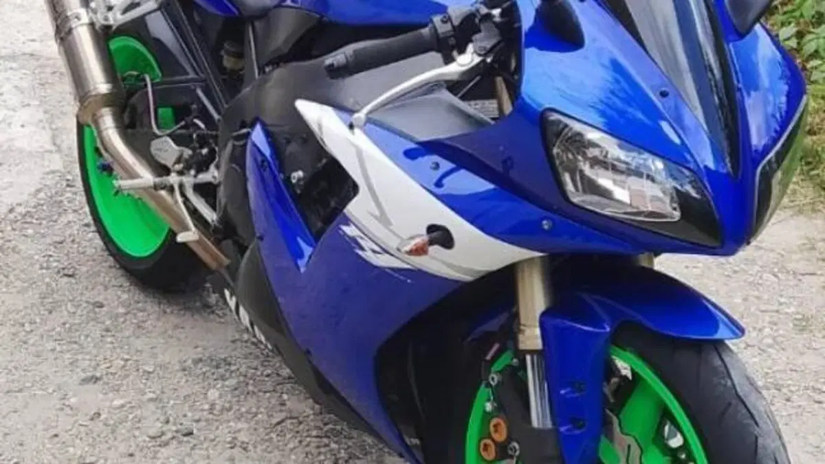 Yamaha YZF R1 (2002 - 03) 