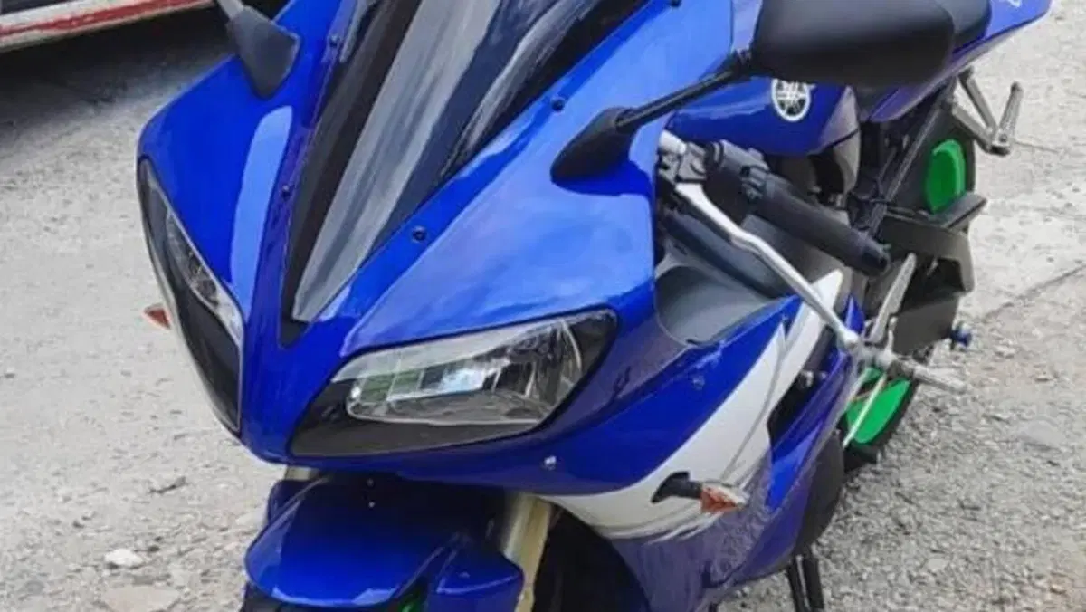 Yamaha YZF R1 (2002 - 03)  (2)