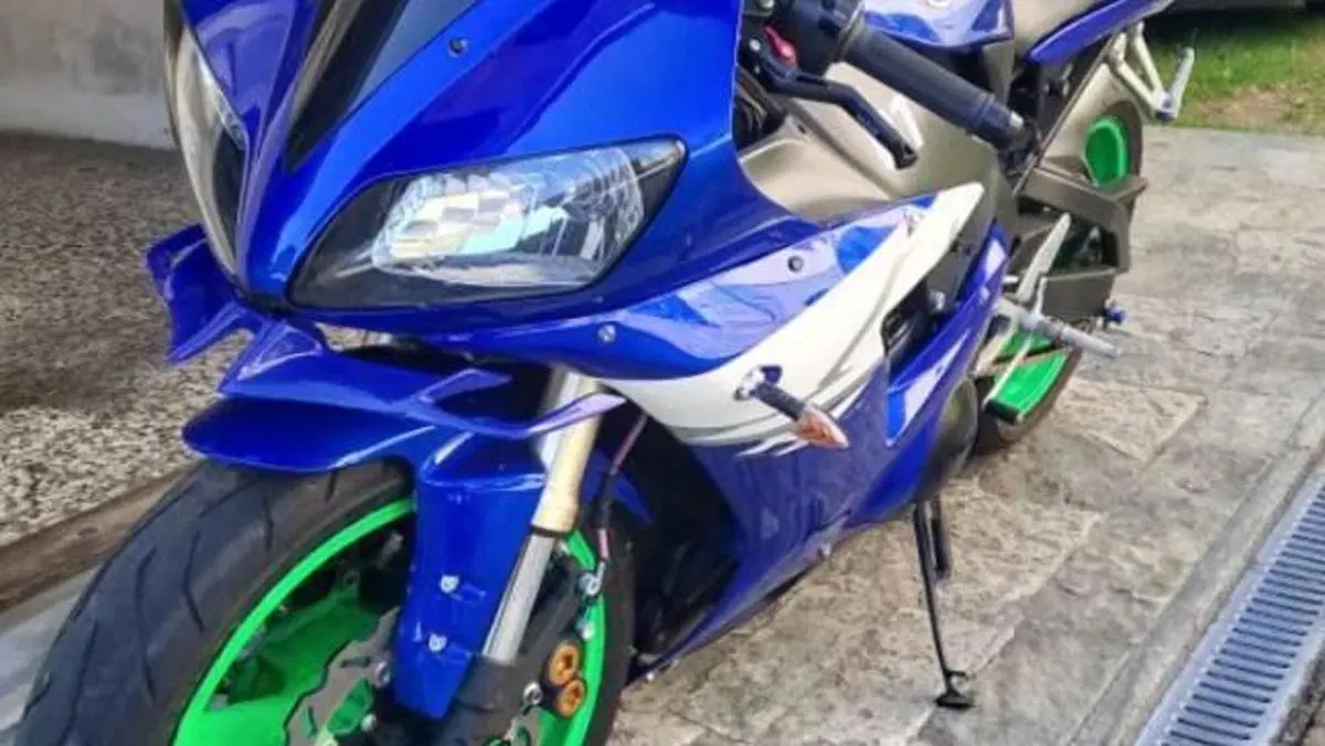 Yamaha YZF R1 (2002 - 03)  (8)