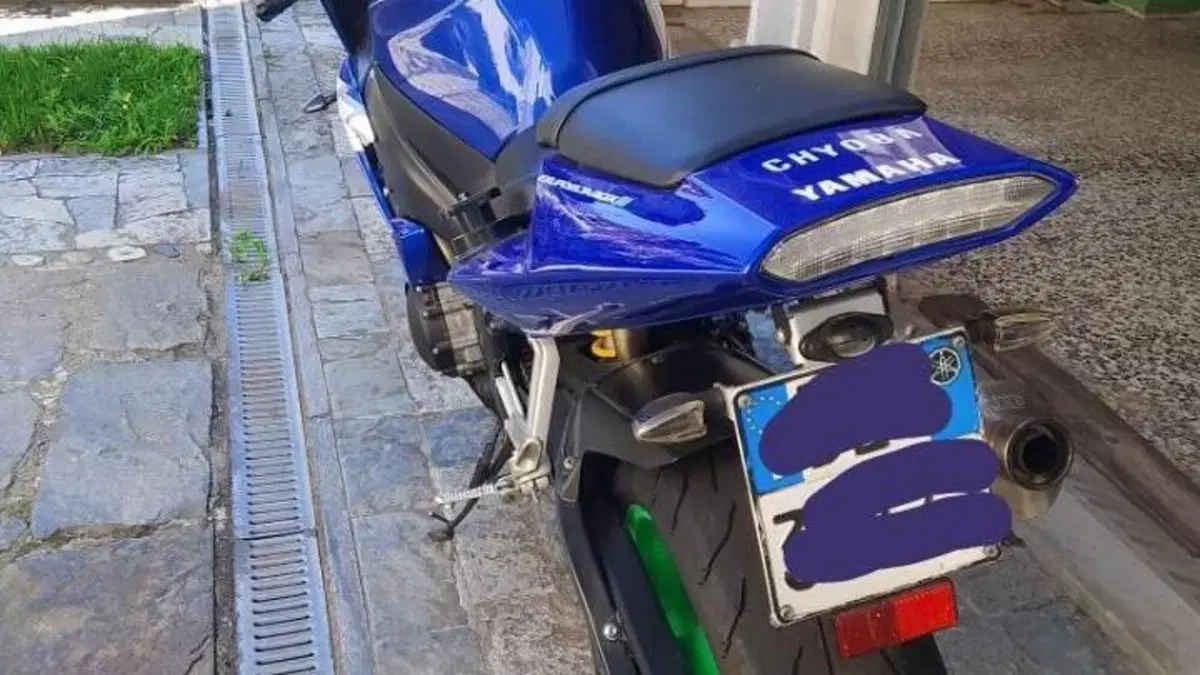 Yamaha YZF R1 (2002 - 03)  (9)