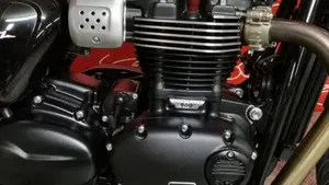 Triumph Street Twin 900 (2017 - 18)  (5)