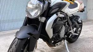 MV Agusta Brutale 675 (2011 - 15)  (3)