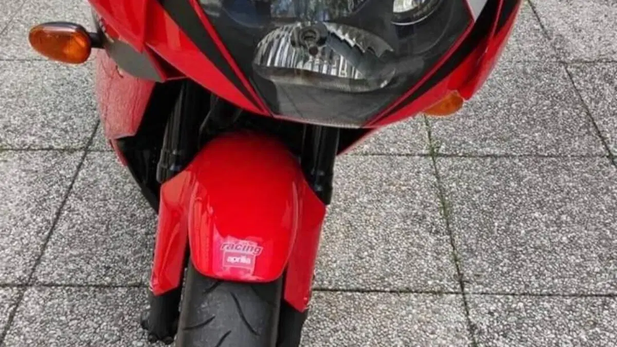 Aprilia   (8)
