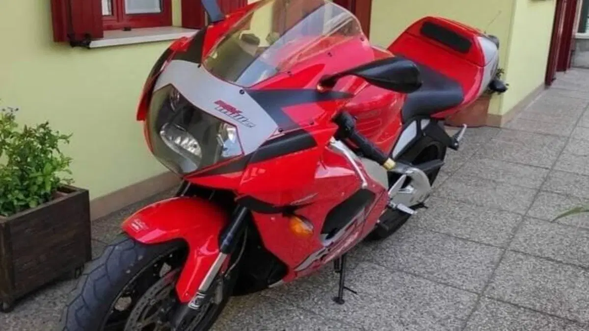 Aprilia   (9)