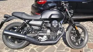 Moto Guzzi V7 Stone (2021 - 24)  (2)