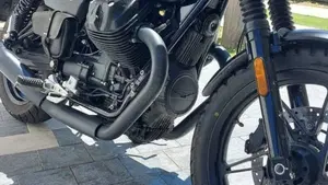 Moto Guzzi V7 Stone (2021 - 24)  (6)
