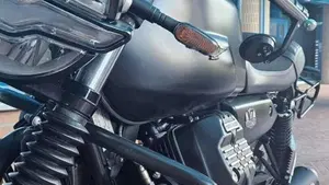 Moto Guzzi V7 Stone (2021 - 24)  (7)