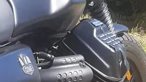 Moto Guzzi V7 Stone (2021 - 24)  (8)