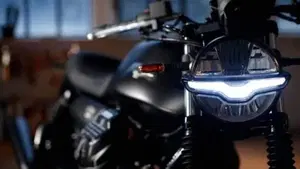 Moto Guzzi V7 Stone (2021 - 24)  (9)
