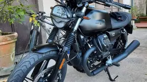 Moto Guzzi V7 Stone (2021 - 24)  (13)