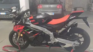 Aprilia RSV4 1100 Factory (2021 - 24)  (4)